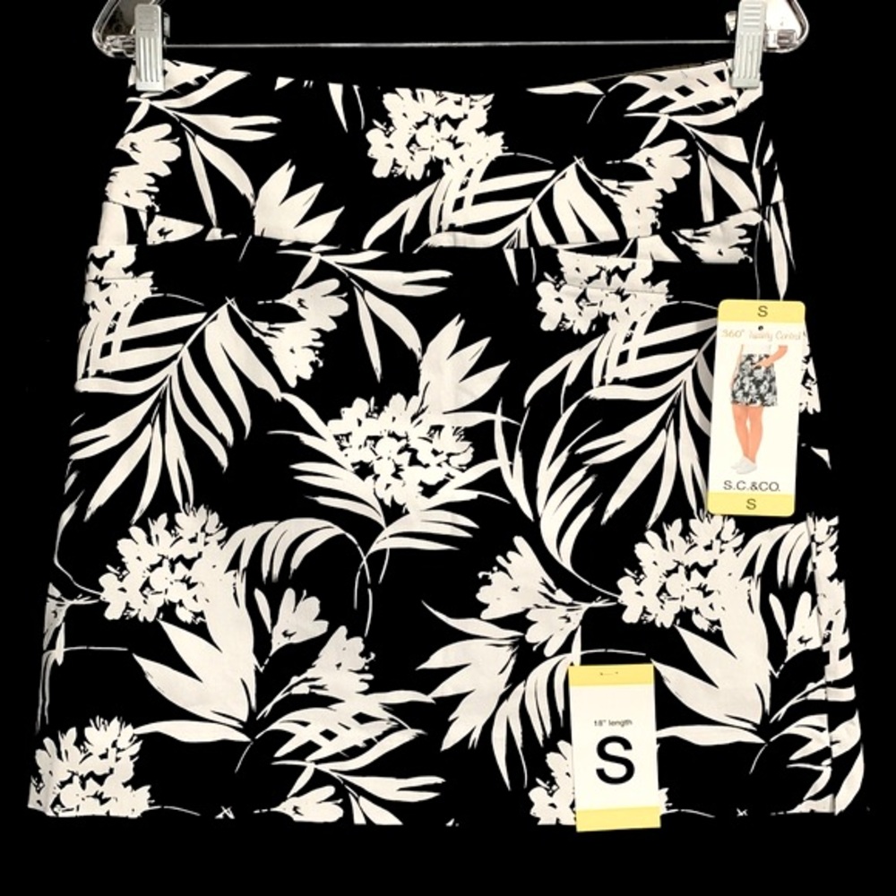 S.C.&CO. Black & White Floral Print Skort